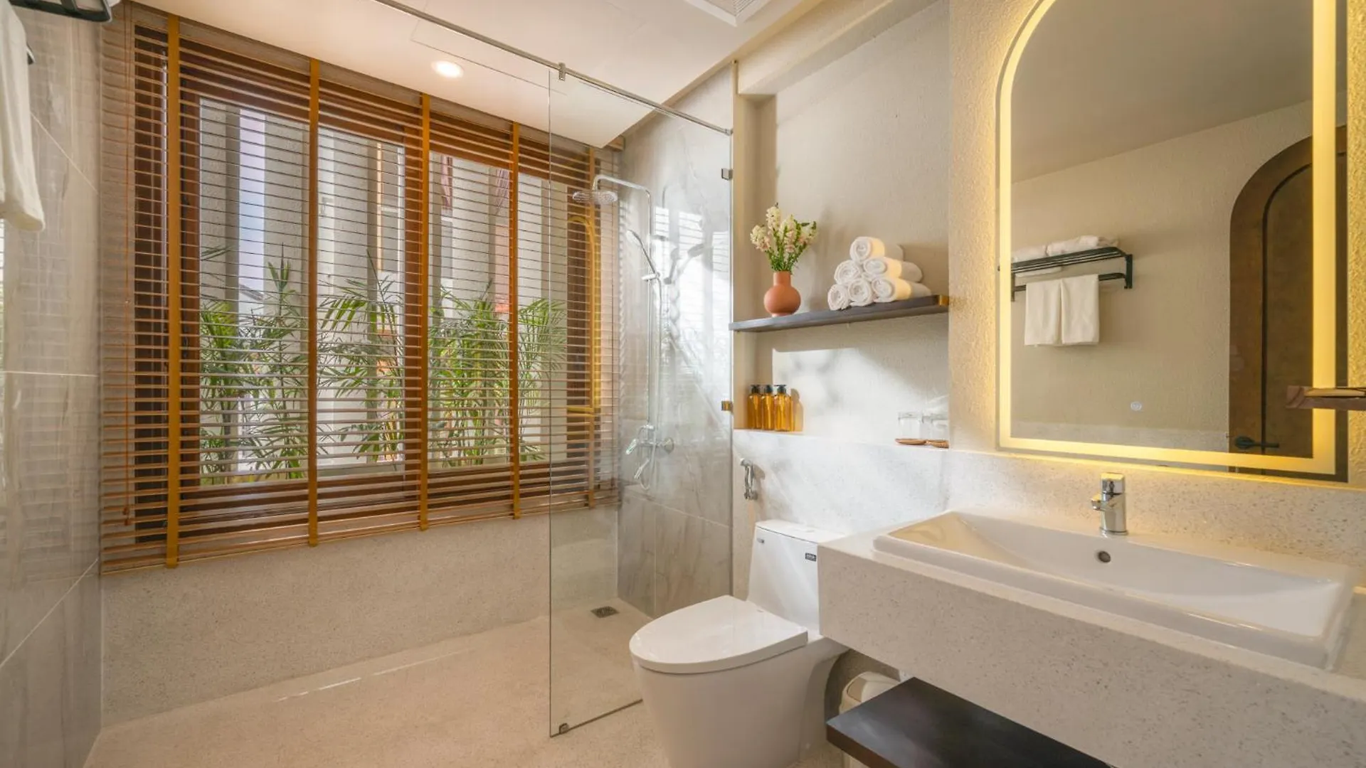 Guest house Poetic Riverside Villa - Steps To Hoi An Night Market