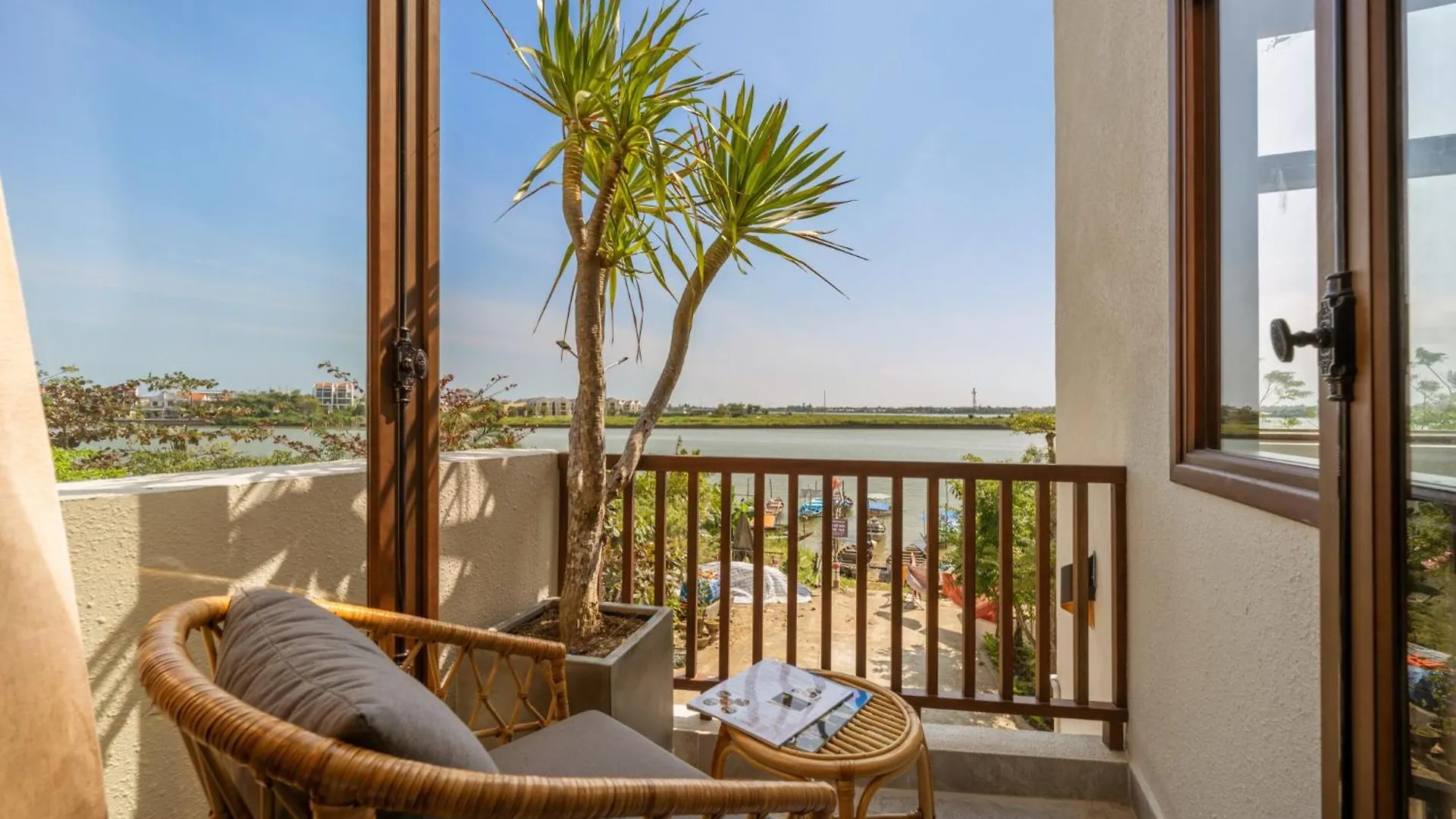 Guest house Poetic Riverside Villa - Steps To Hoi An Night Market