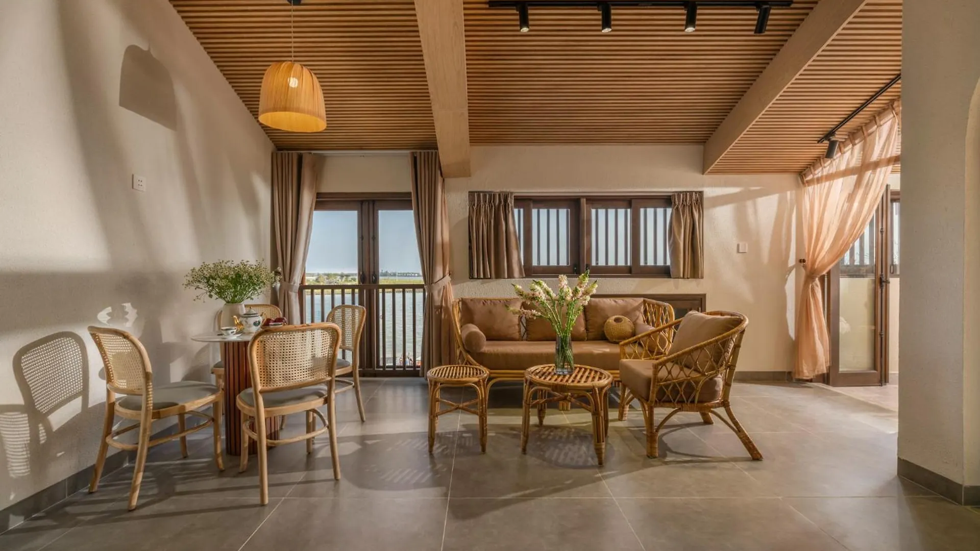 Poetic Riverside Villa - Steps To Hoi An Night Market Guest house