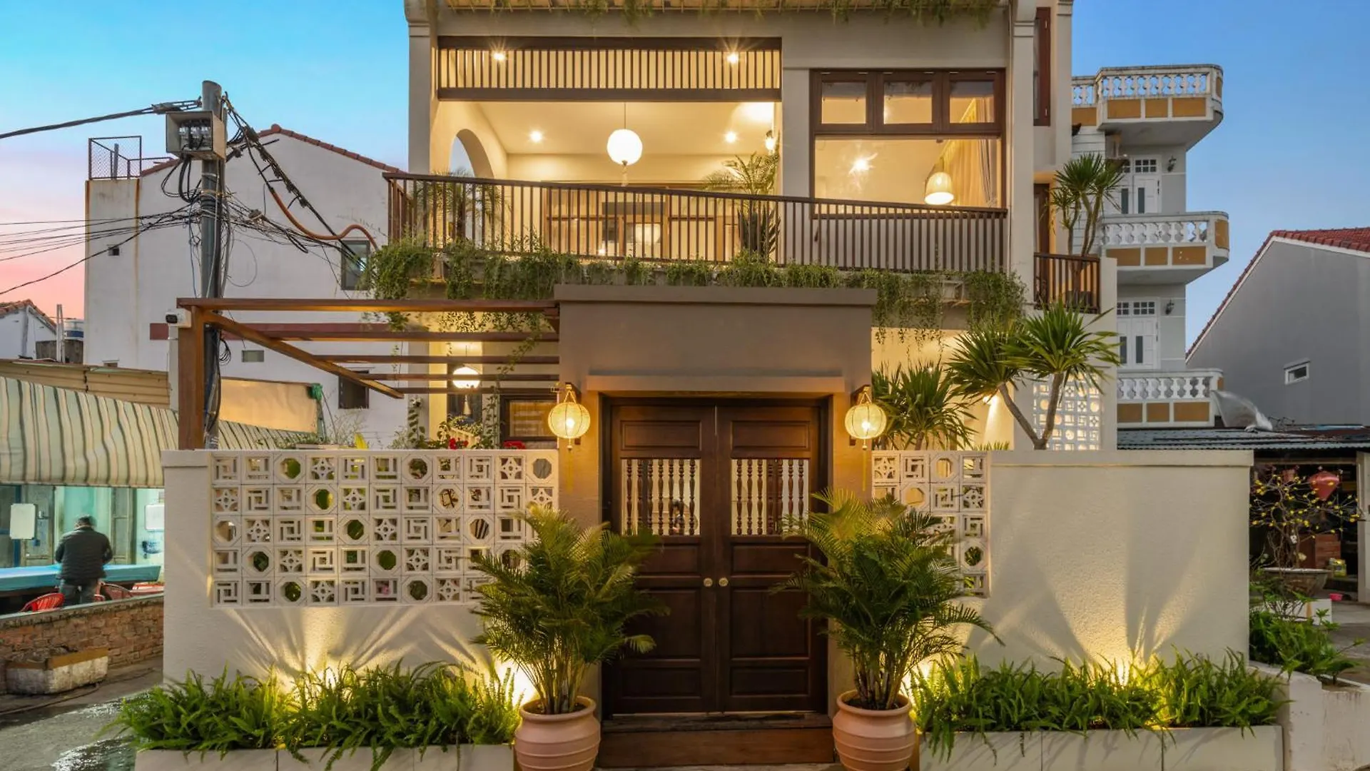Poetic Riverside Villa - Steps To Hoi An Night Market Guest house