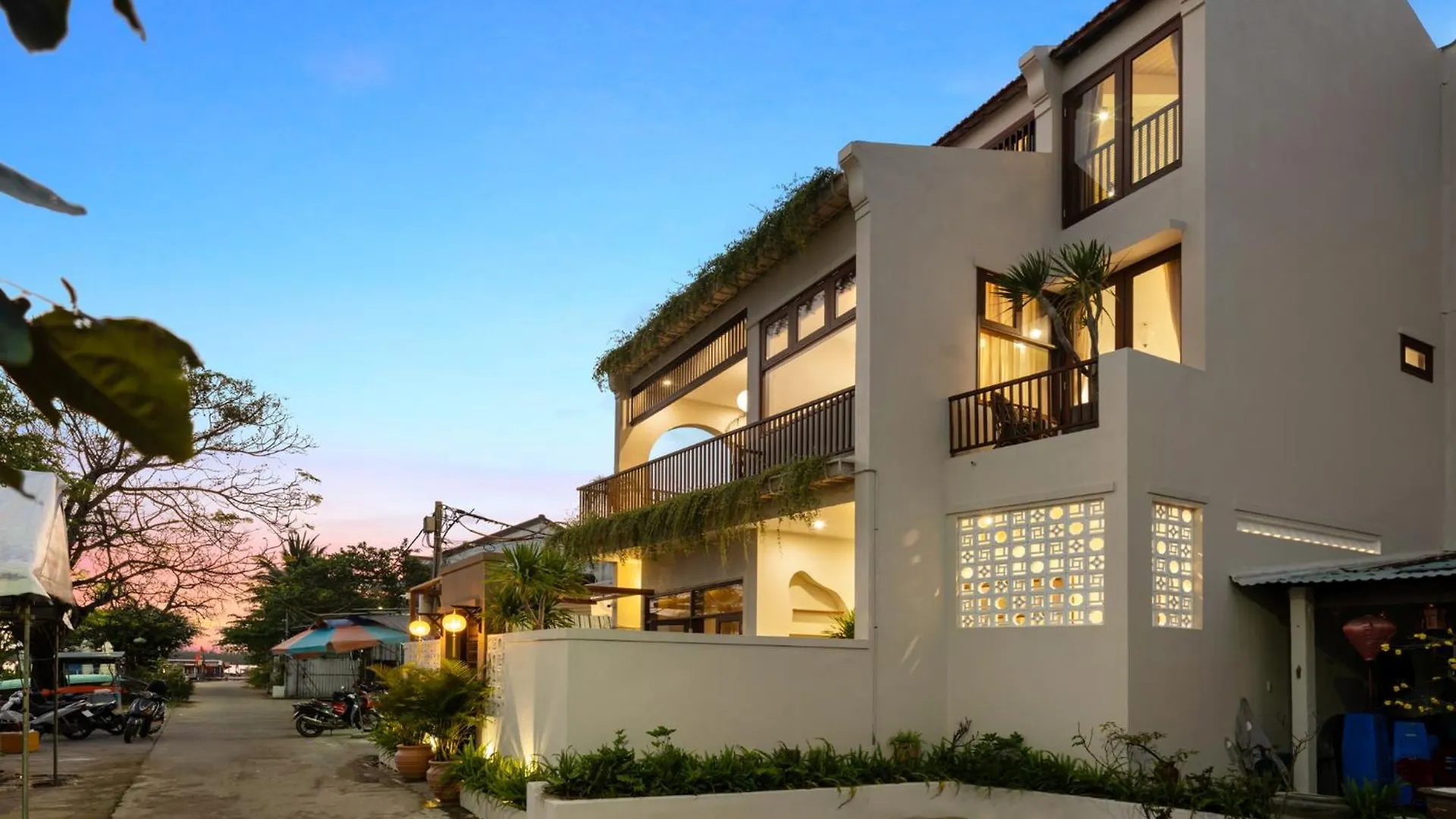 Guest house Poetic Riverside Villa - Steps To Hoi An Night Market