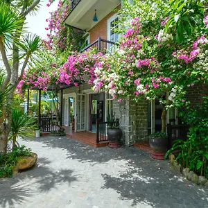 Blooms Boutique Village Resort