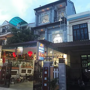 Lisa Hoi An