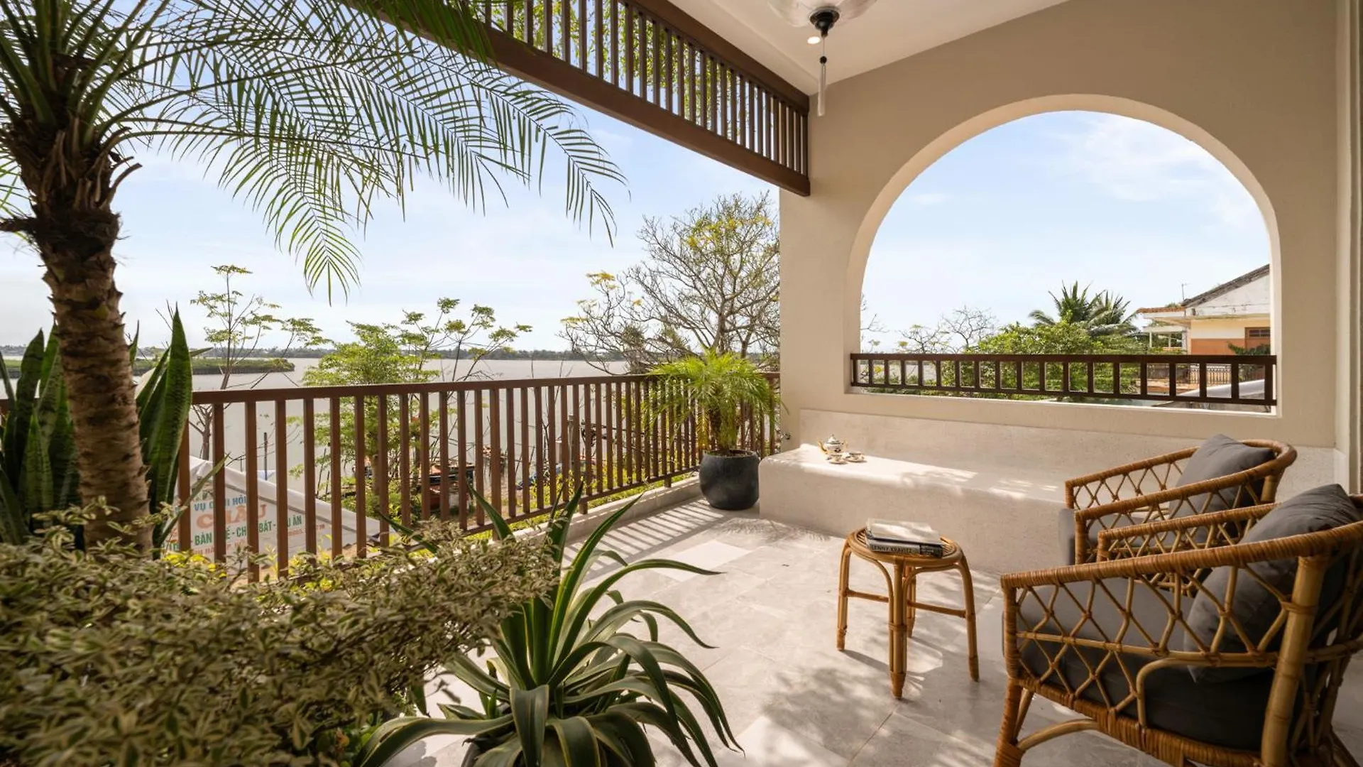 Poetic Riverside Villa - Steps To Hoi An Night Market